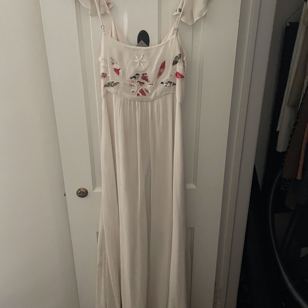 White farm rio maxi with flower detail size 12 - Picture 9 of 11